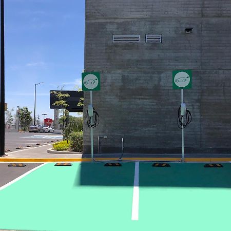 Microtel Inn & Suites By Wyndham Guadalajara Sur Palomar Eksteriør bilde