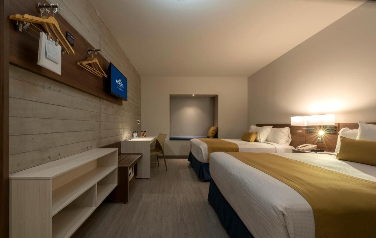 Microtel Inn & Suites By Wyndham Guadalajara Sur Palomar Eksteriør bilde