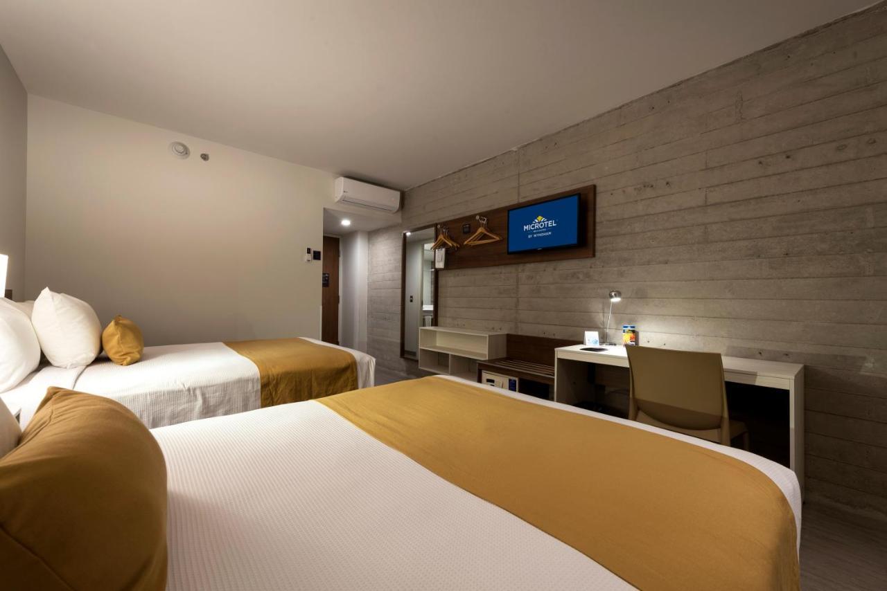 Microtel Inn & Suites By Wyndham Guadalajara Sur Palomar Eksteriør bilde