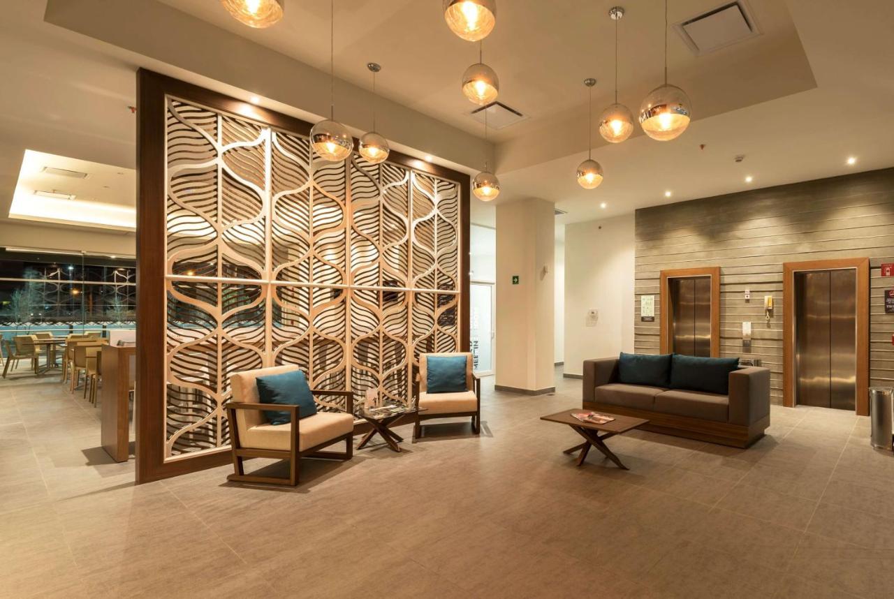 Microtel Inn & Suites By Wyndham Guadalajara Sur Palomar Eksteriør bilde