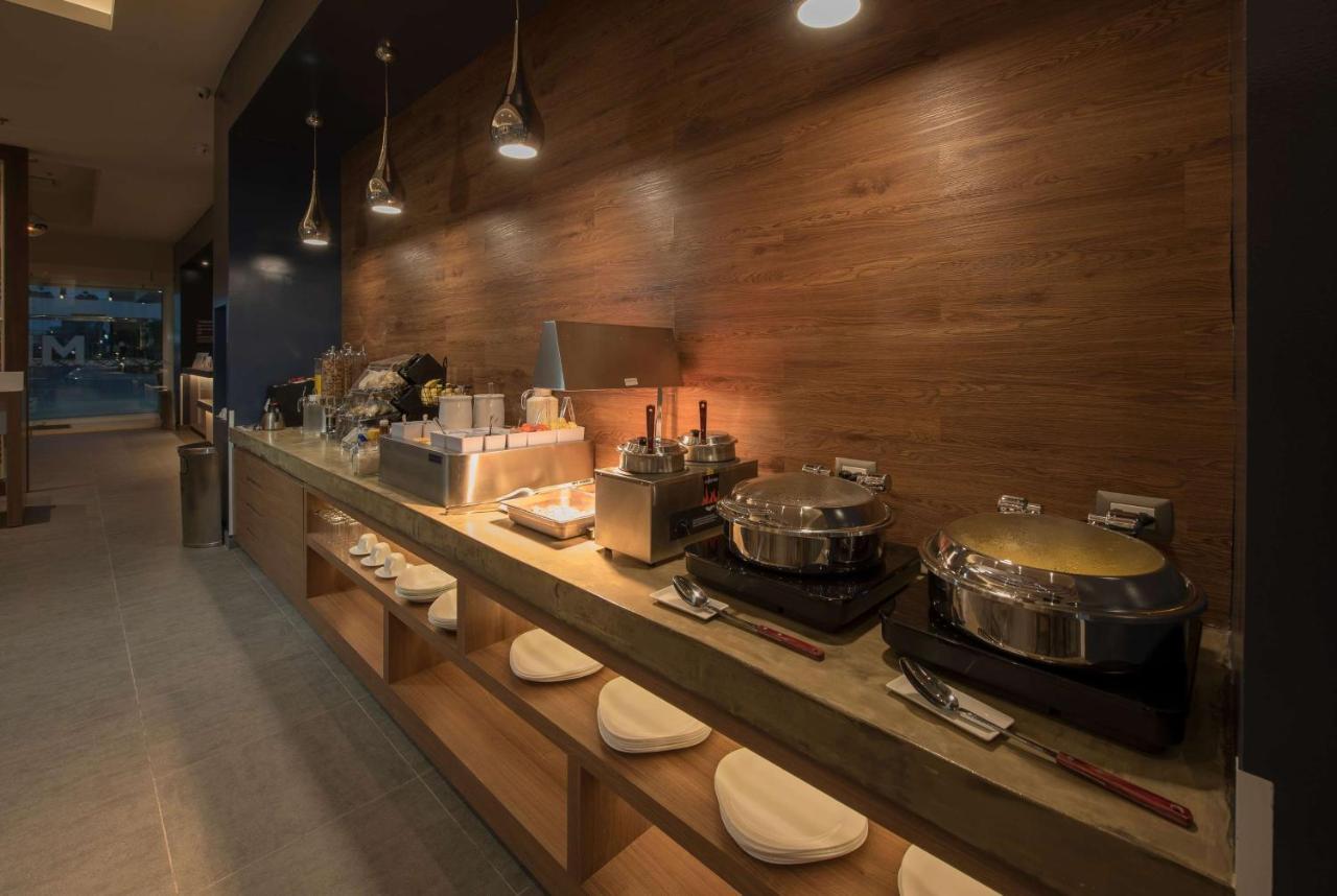 Microtel Inn & Suites By Wyndham Guadalajara Sur Palomar Eksteriør bilde