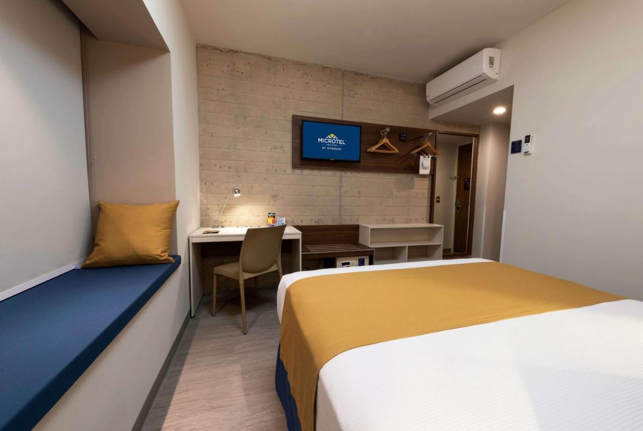 Microtel Inn & Suites By Wyndham Guadalajara Sur Palomar Eksteriør bilde