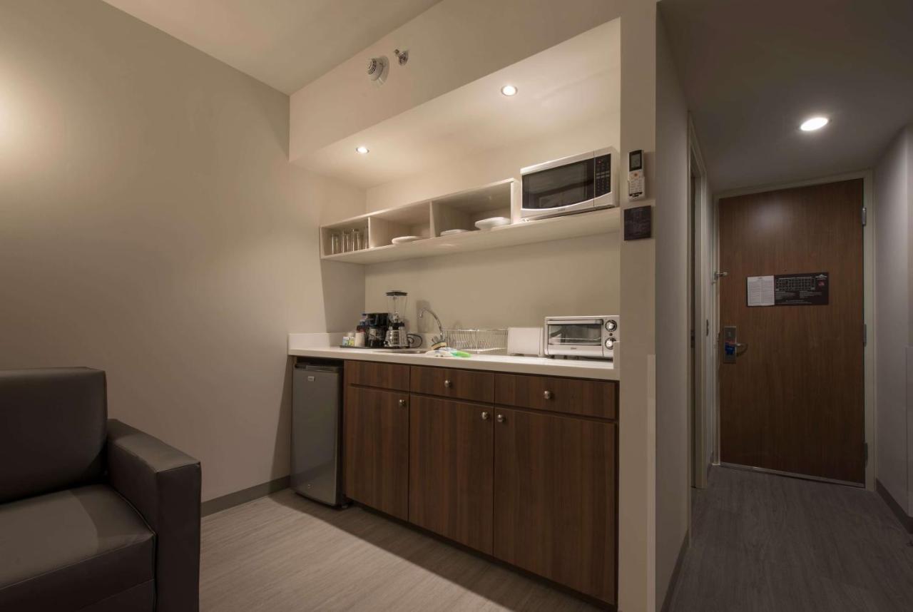 Microtel Inn & Suites By Wyndham Guadalajara Sur Palomar Eksteriør bilde